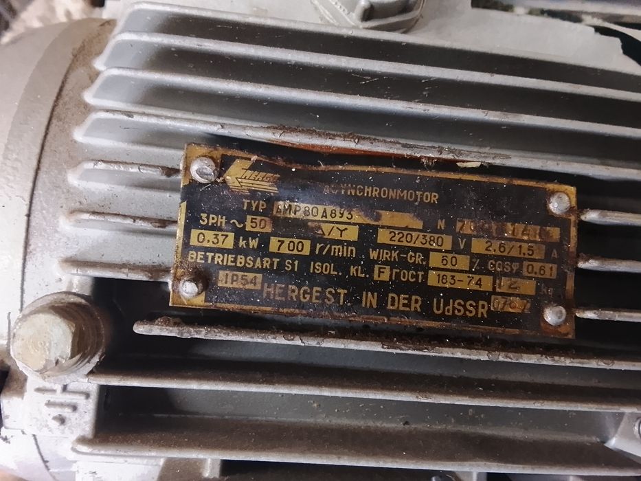 Электро двигателя разные 220-380