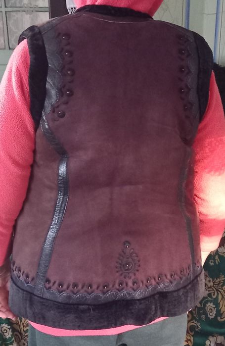 Vând vestă blană țărănească  veche de colecție - 550 lei