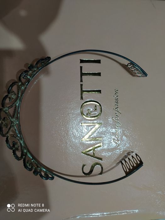 Продаю нежную диадему