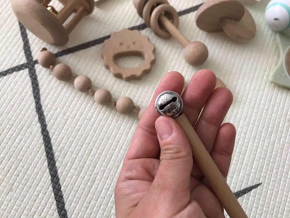 Сет от дървени играчки и книжки
