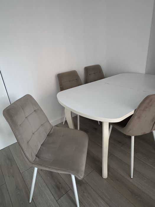 Стол со стульями