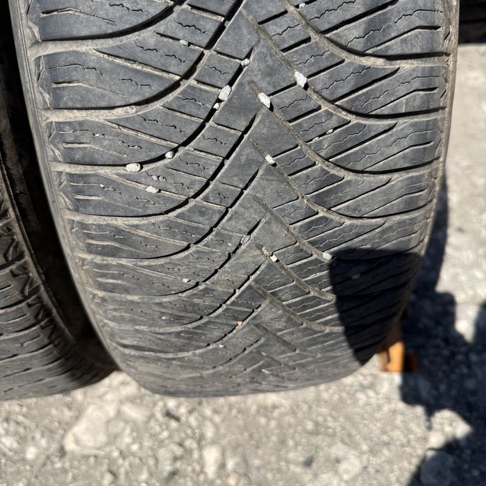2 броя зимни гуми Goodride 215/55 R17 Dot 4623 ном 729