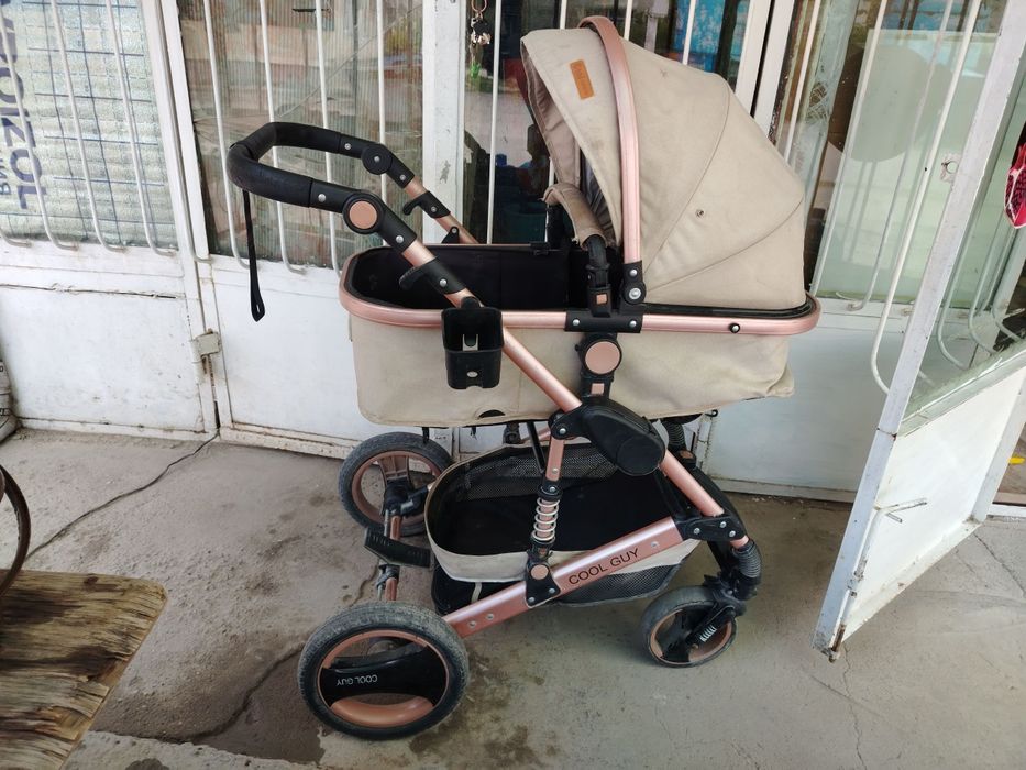 Коляска сотилади