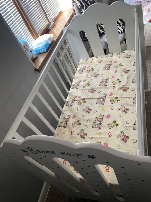 Манеж-кровать есть качания,матрас в подарок