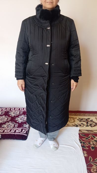 Ayollar kurtkasi sotiladi