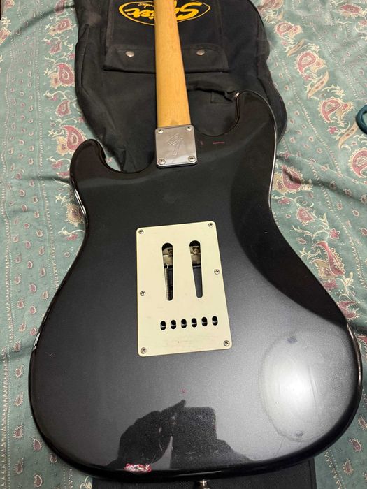 Squier Standard Stratocaster, 2006 год, Тайвань, с чехлом