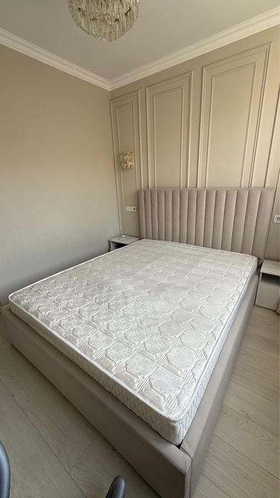 беж кровать двуспальный+ матрас