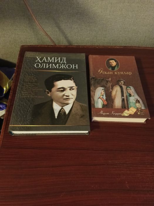 Продаются книги.