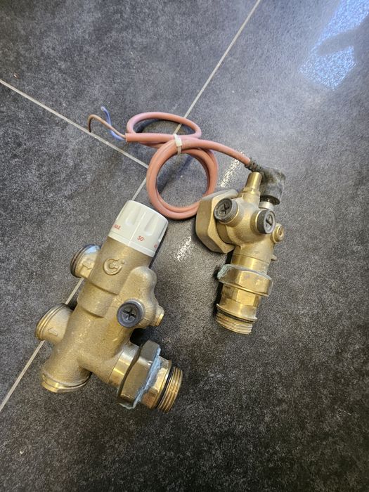 Grup/vana amestec și pompare Caleffi pt încălzire în pardoseală