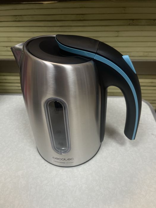 Електрическа кана Cecotec ThermoSense 220