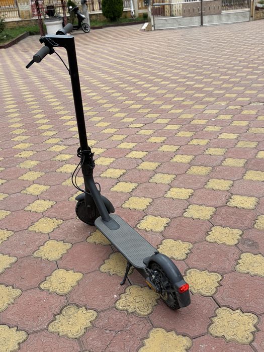 Vând Xiaomi Mi Electric Scooter Essential