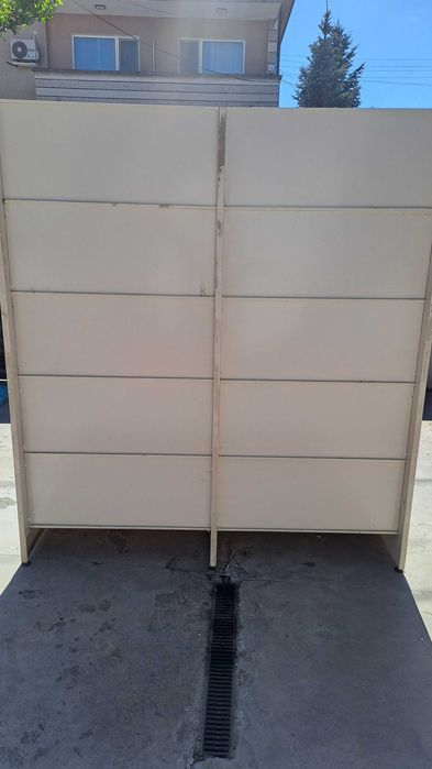 Метален стелаж с кошници за зеленчуци