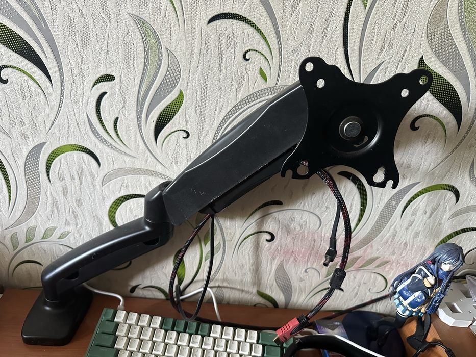 Монитор с кронштейном 24 дюйма