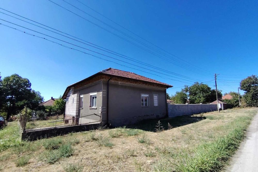 Къща в близост до Дунав и Искър област Плевен.