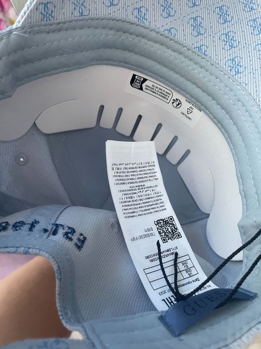 Оригинална шапка Guess