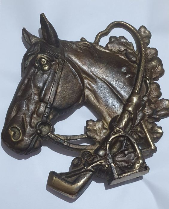 Vând  panoplie  cu  cap de cal.