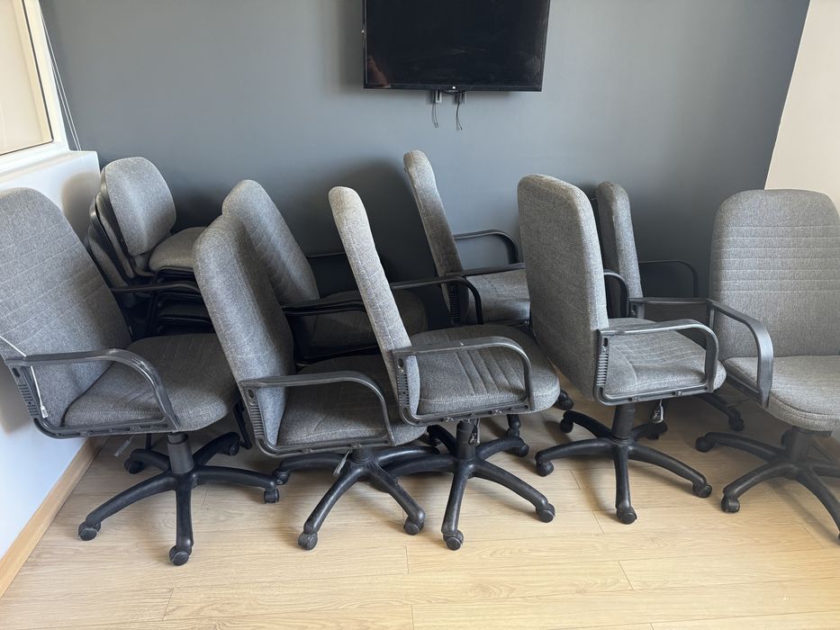 Продам офисные кресла