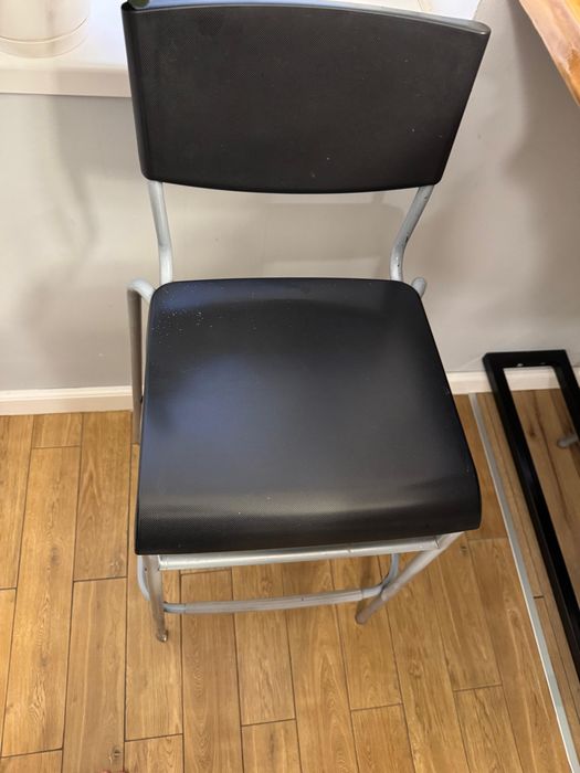 Vand 6 scaune de bar 300 ron toate 6