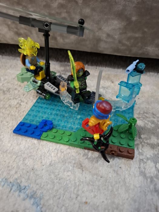 Лего набор. Есть оригинальные детали