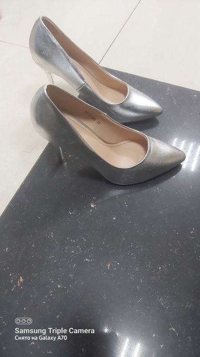 Продам туфли новые