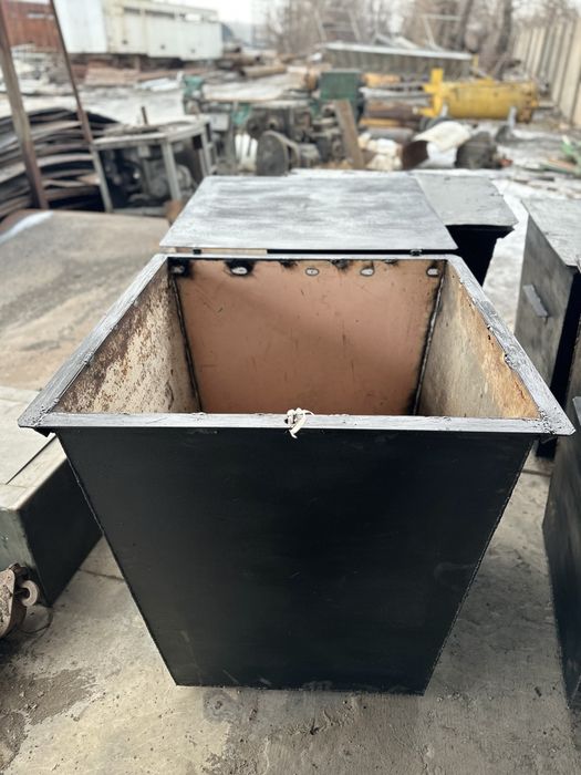 Мусорные контейнеры