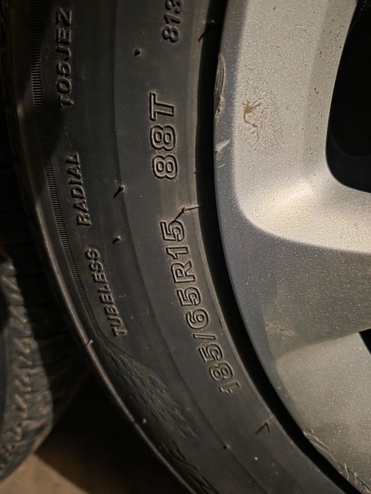 4бр. Летни гуми Bridgestone 185 65 15 на джанти Пежо Ситроен + тасове и болтове