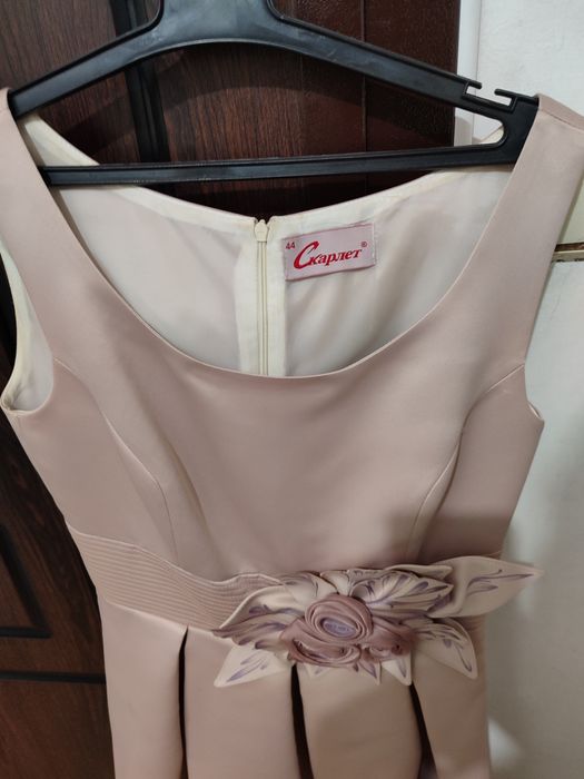 Официална рокля  в пепел от рози