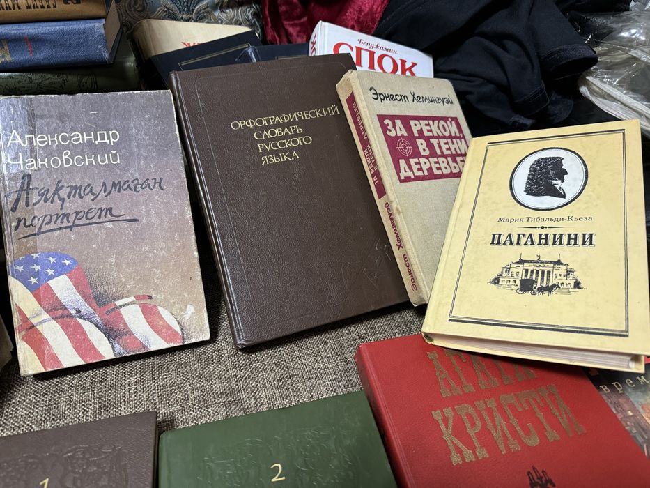 Продам книги, их много)