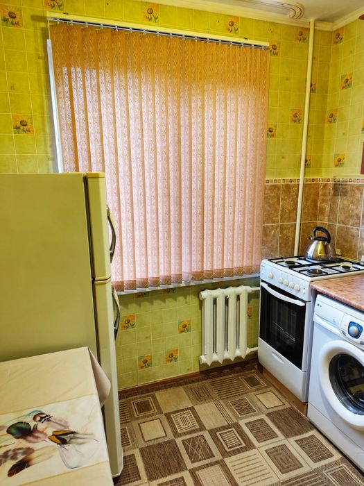 Посуточно 1 комн. кв. в 6 мкр-не