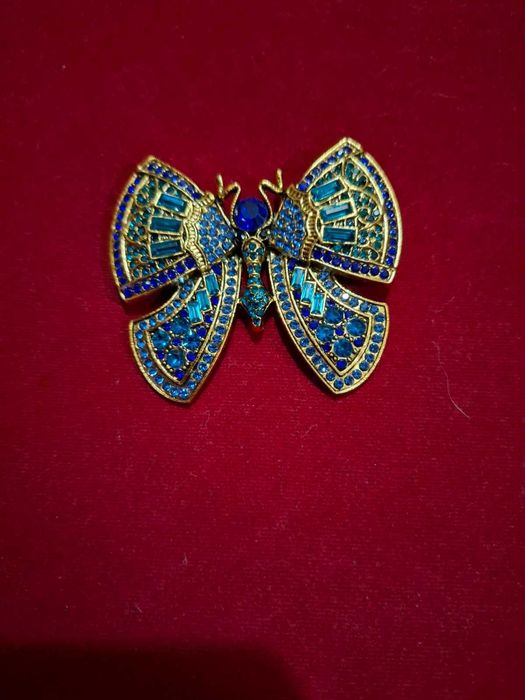 Брошки различни модели