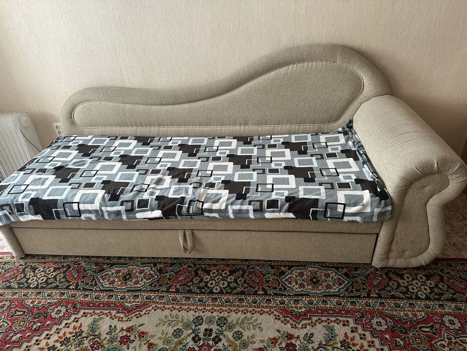 Продаю диван б/у 2м на 75см