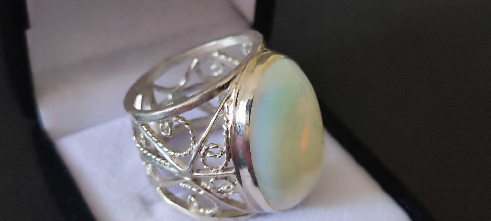 Шикарное серебряное кольцо с камнем ЛУННЫЙ КАМЕНЬ
