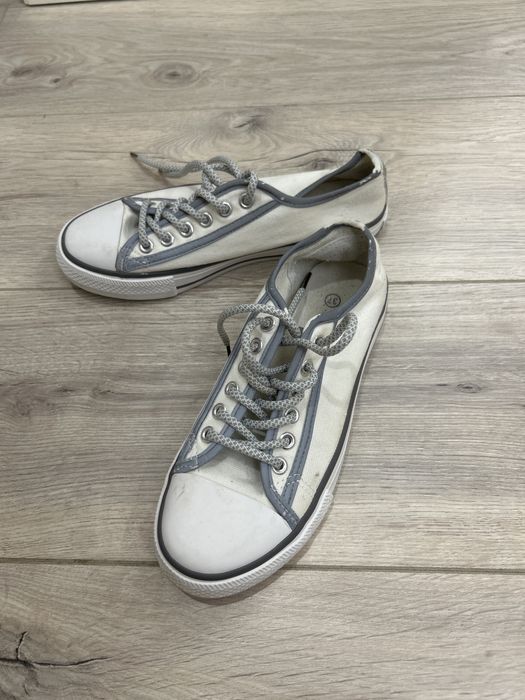 Продается кроссовки летние названия SaljUN