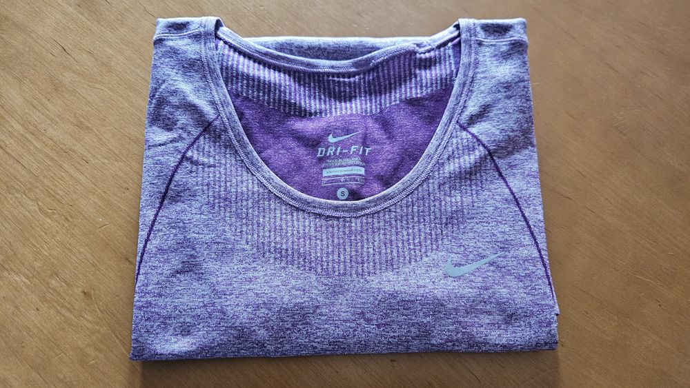 Нова Nike Dry Fit дамска тениска размер S