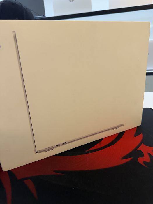 MacBook M5.  Air.     16/512