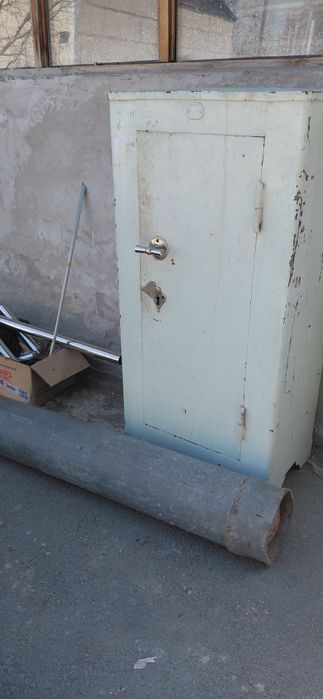 Сейф советский железный