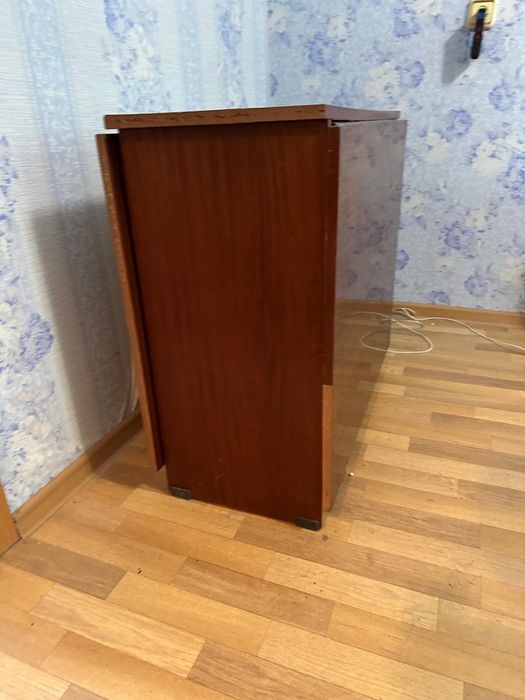 Продаю стол-книжку