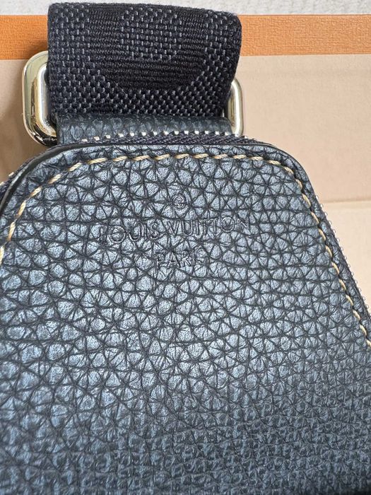 LOUIS VUITTON Sling Bag Avenue LE 2022