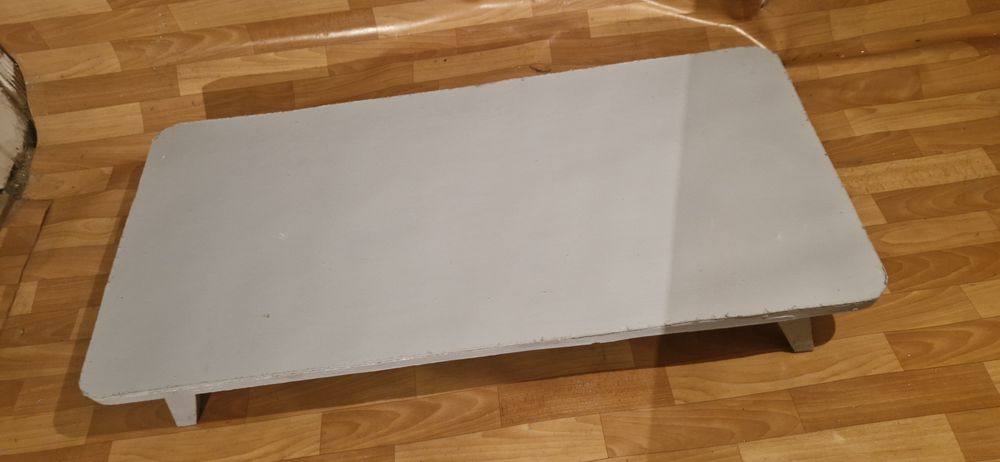 Жер стол , длина 130 , ширина 60 , высота 25.