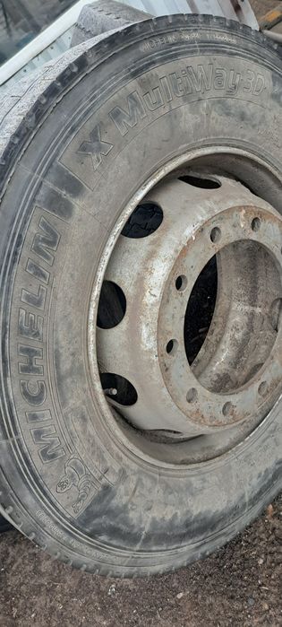 Продам шины на грузовой