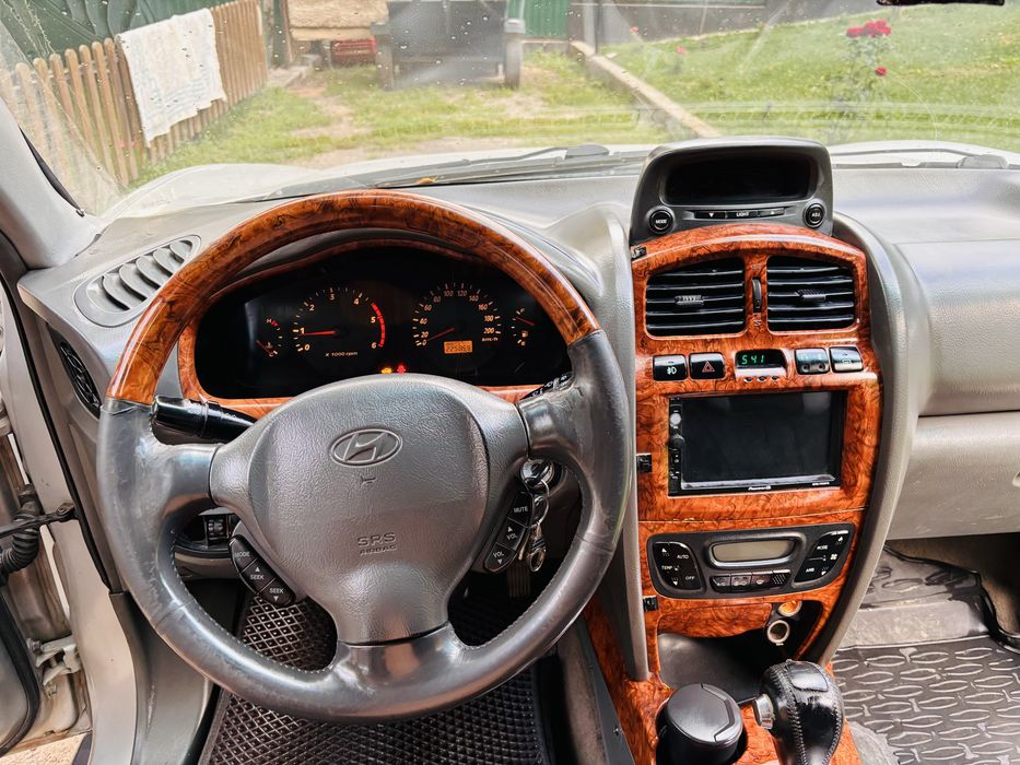 Продам машину Hyundai Santa Fe