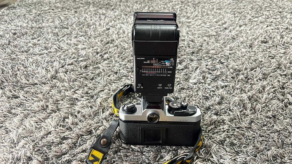 Nikon FM2 impecabil-functional cu blitz Sunpak Auto 260 si 3 obiective