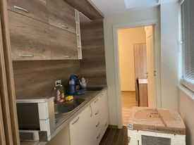 Дава се под наем Двустаен апартамент в Бургас, Център - 55 кв.м за 357 € - Снимка #2