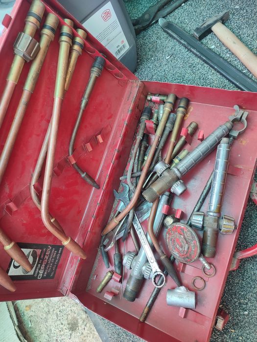 Vând kit autogen, butelii mari, furtune lungi, trusa sudura, taiere