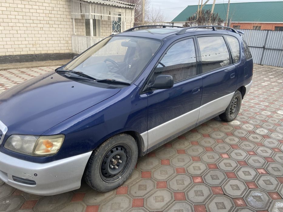 Продам машину Тойота Ипсум