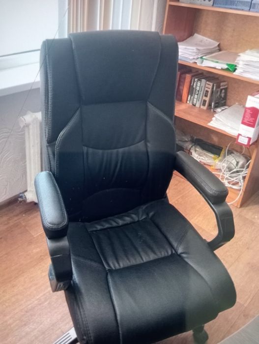 Компьютерное кресло кожаное