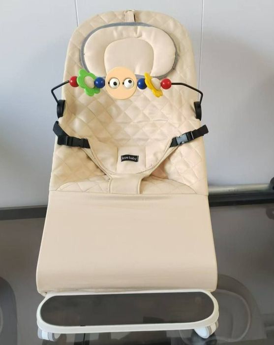 Шезлонг для новорождённых с дугой игрушек NovaMarket