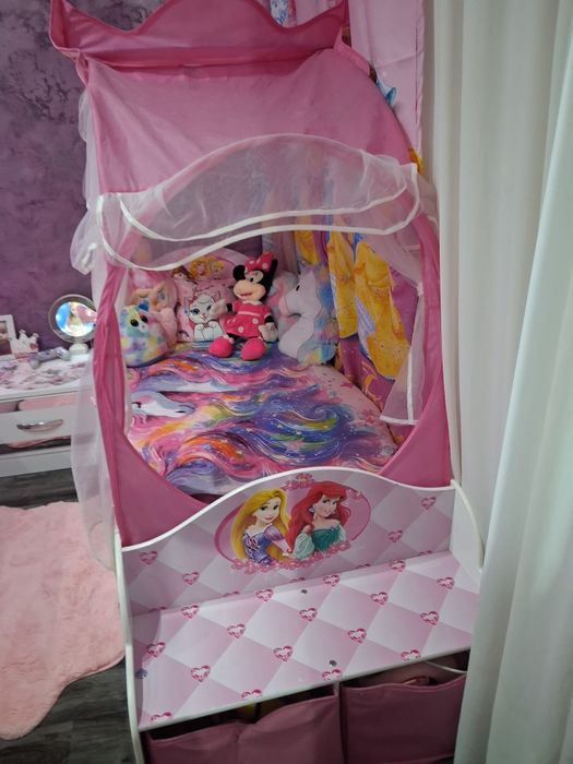 Pat fetițe trăsură și dulap