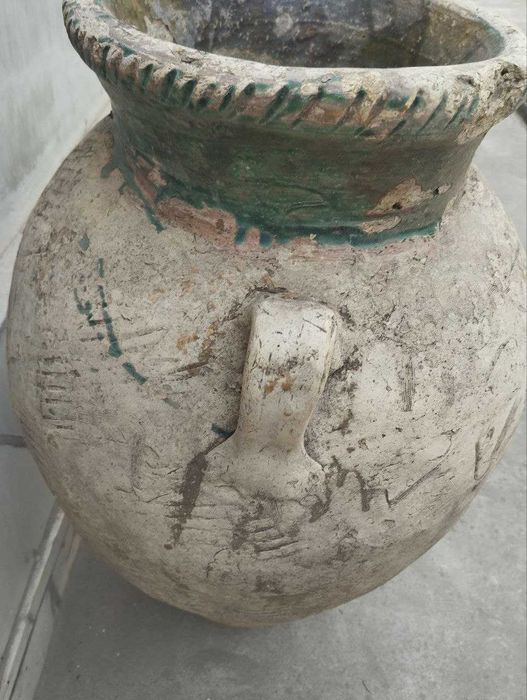 Глиняный кувшин- ваза