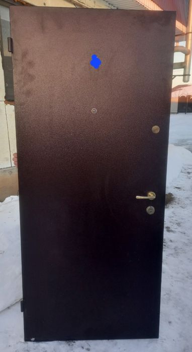 Продам железную дверь